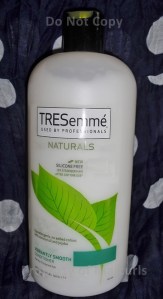 TRESemme Naturals Vibrantly Smooth Conditioner